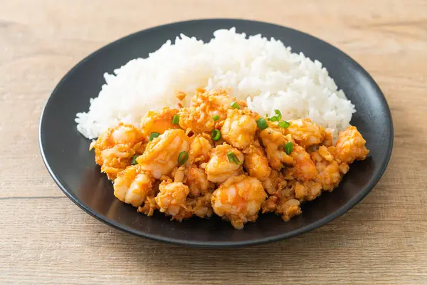 Sarımsaklı kızarmış karides ve pirinçli karides ezmesi.