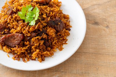 Nasi goreng - Endonezya usulü kızarmış pilav - Asya usulü