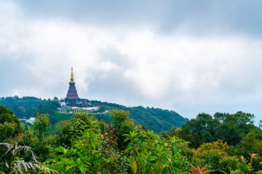 Tayland, Chiang Mai 'de bulutlu gökyüzü olan Doi Inthanon Milli Parkı' ndaki tarihi mekan..