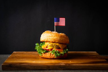 ballı hardallı burger - peynirli domuz eti ve ballı hardal soslu burger - Amerikan yemek tarzı