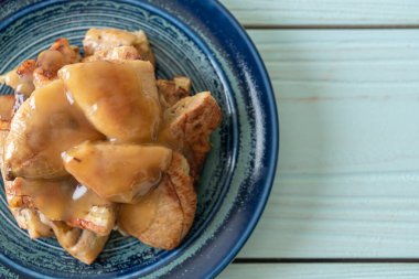 Hindistan cevizi soslu ızgara muz.