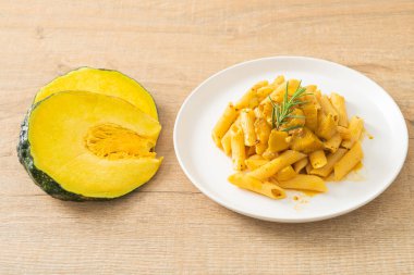 kabaklı makarna alfredo sosu - vejetaryen ve vejetaryen yemek tarzı