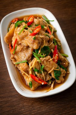 Çin kereviziyle Kızarmış Balık - Asya usulü