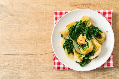 bebek Çin lahanası istiridye soslu ve sarımsaklı - Asya yemeği tarzı