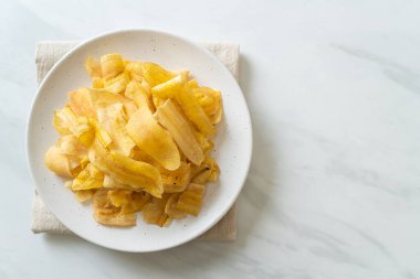 Çıtır muz cipsi. Kızarmış ya da dilimlenmiş muz.