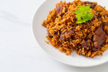 Nasi goreng - Endonezya usulü kızarmış pilav - Asya usulü