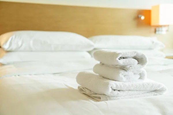 Close White Towel Stack Bed — Stok fotoğraf