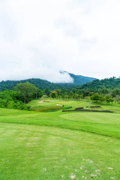 Green Sand Bunkers Golf Course Mountain Hill Background — Stockfoto