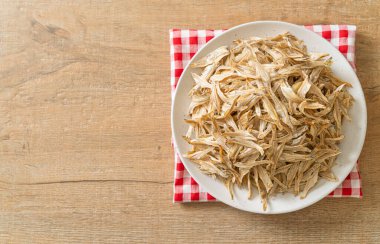 Kurutulmuş küçük çıtır balık.