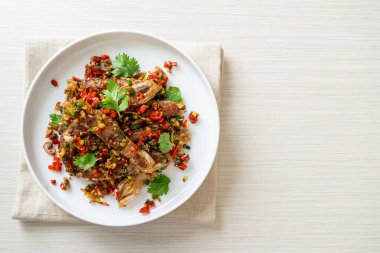 Kızarmış Mantid Karidesi ya da Acılı ve Tuzlu Kerevit Deniz Ürünleri Stili