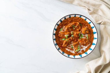 Hint usulü tavuk tikka masala baharatlı körili et yemeği.