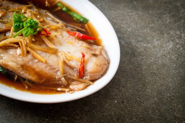 Soya soslu balık buğulama - Asya yemeği tarzı