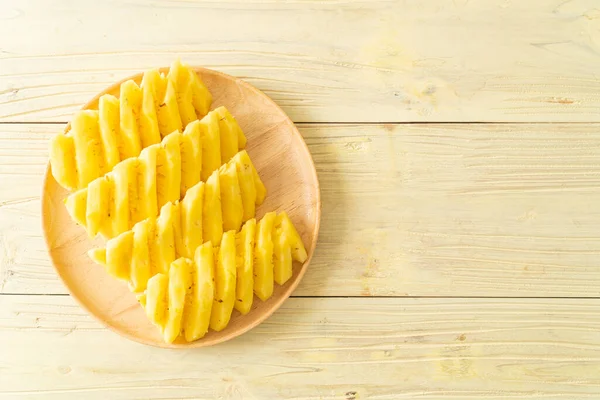 Ananas Fresco Affettato Piatto Legno — Foto Stock