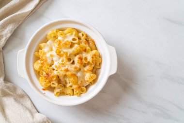mac and cheese, macaroni pasta in cheesy sauce - American style clipart