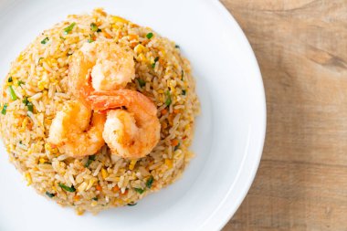 Tayland usulü ev yapımı kızarmış karides. Asya usulü.