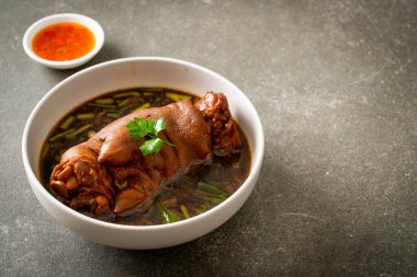 Domuz budu yahnisi ya da domuz budu - Asya yemeği tarzı