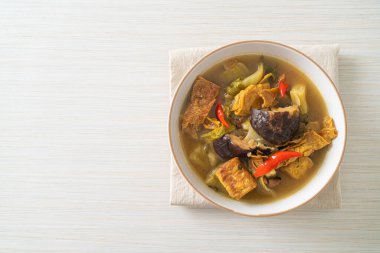 haşlanmış lahana turşusu ve acı kabak çorbası - Asya ve vegan ve vejetaryen yemek tarzı