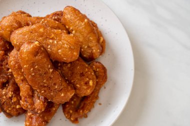 Tayland usulü susamlı kızarmış muz.