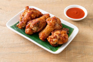 Balık soslu kızarmış tavuk budu.