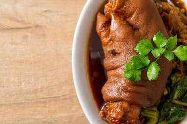 Domuz budu yahnisi ya da domuz budu - Asya yemeği tarzı