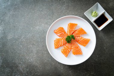 Taze Somon Çiğ Sashimi - Japon yemek tarzı