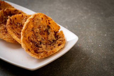 Kurutulmuş domuz pirinçli kraker - Tayland yemeği tarzı