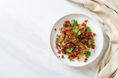 Kızarmış Mantid Karidesi ya da Acılı ve Tuzlu Kerevit Deniz Ürünleri Stili