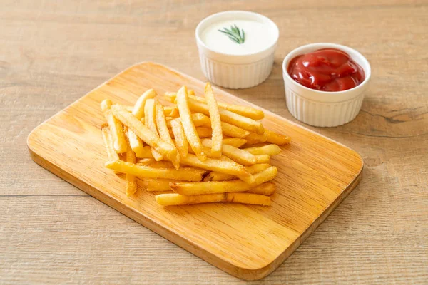Friet Chips Met Zure Room Ketchup — Stockfoto