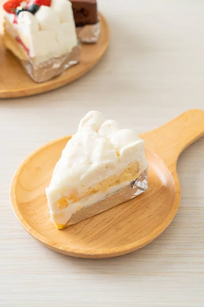 Coconut Cake Vanilla Cake Coconut Fresh Cream Layer — ストック写真