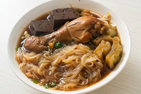 Macarrão Frango Cozido Brown Soup Bowl Estilo Comida Asiática — Fotografia de Stock