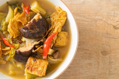 haşlanmış lahana turşusu ve acı kabak çorbası - Asya ve vegan ve vejetaryen yemek tarzı