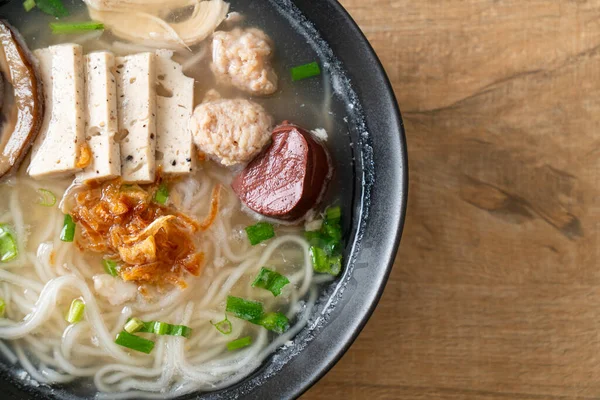 stock image Vietnamese Rice Noodles Soup with Vietnamese Sausage served vegetables and crispy onion - Asian food style