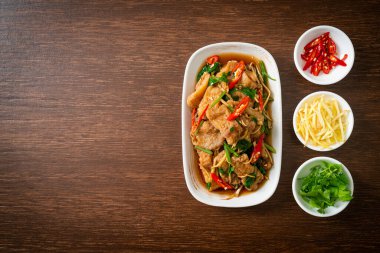 Çin kereviziyle Kızarmış Balık - Asya usulü