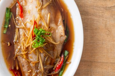 Soya soslu balık buğulama - Asya yemeği tarzı