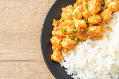 Sarımsaklı kızarmış karides ve pirinçli karides ezmesi.