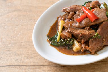 Ördekli Kızarmış Kara Biber - Asya usulü