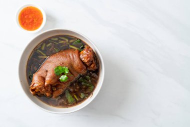 Domuz budu yahnisi ya da domuz budu - Asya yemeği tarzı