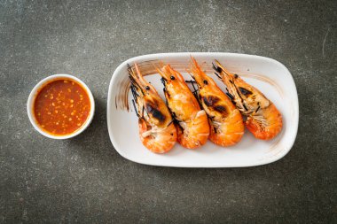 Izgara nehir karidesi ya da karides - deniz ürünleri tarzı