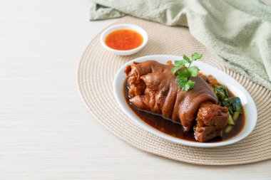 Domuz budu yahnisi ya da domuz budu - Asya yemeği tarzı