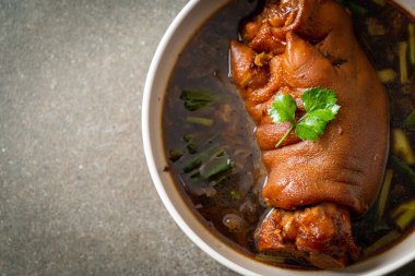 Domuz budu yahnisi ya da domuz budu - Asya yemeği tarzı