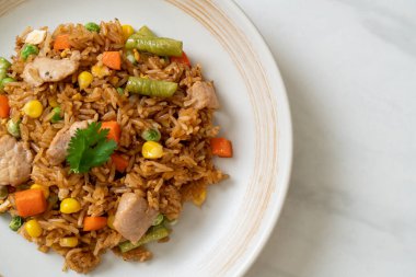 Domuz eti ve sebzeli pilav.