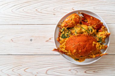 Köri tozuyla kızartılmış yengeç - Deniz ürünleri tarzı