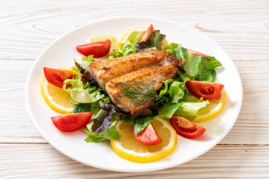 Izgara balık bifteği.