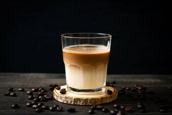 Glas Latte Kaffe Kaffe Med Mjölk Trä Bakgrund — Stockfoto