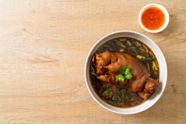 Domuz budu yahnisi ya da domuz budu - Asya yemeği tarzı