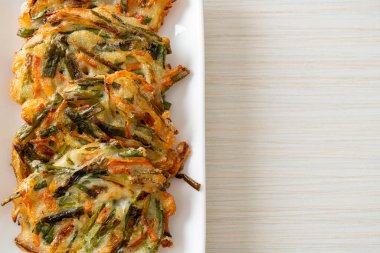 Pajeon veya Kore gözlemesi veya Kore pizzası - Kore geleneksel yemek tarzı