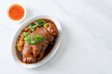 Domuz budu yahnisi ya da domuz budu - Asya yemeği tarzı