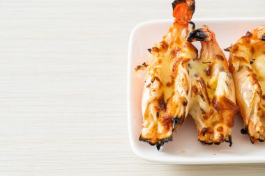 ızgara nehir karidesi veya peynirli karides - deniz ürünleri tarzı