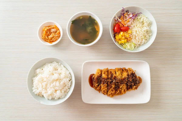 Tonkatsu - Japon usulü domuz pirzolası.