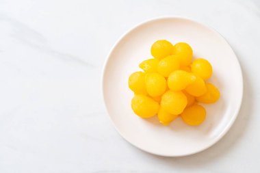 Tatlı altın yumurta sarısı, bir çeşit Tayland şekeri.